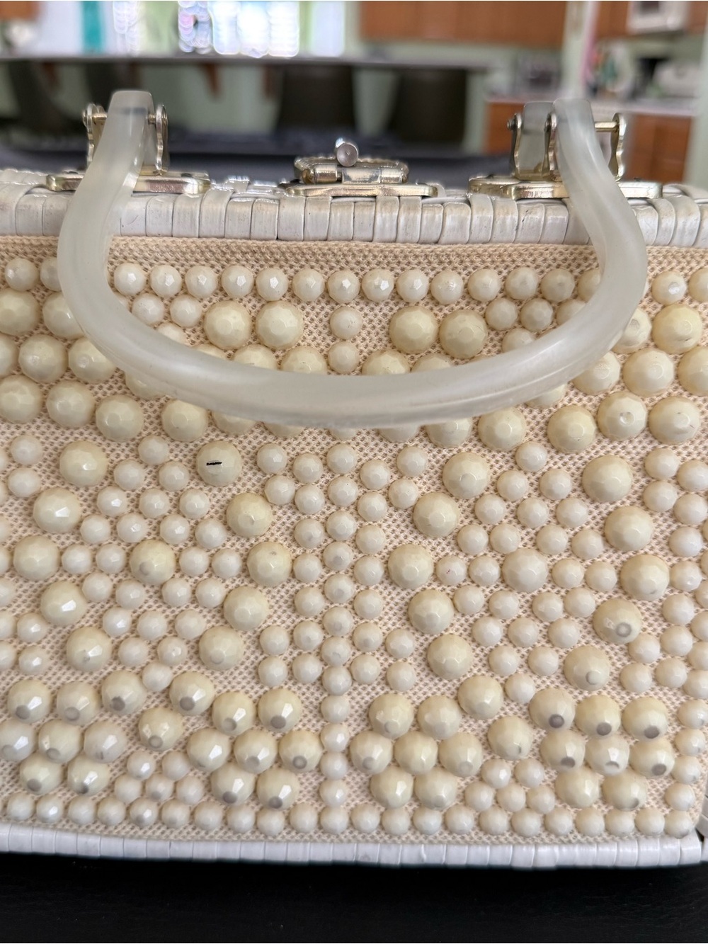 Vintage Ivory hobnail beaded purse with faux mother of pearl handles and clasp - Picture 4 of 16